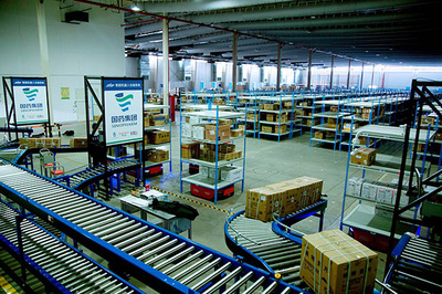 AI+倉儲(chǔ)物流 自主決策機(jī)器人引領(lǐng)變革，中國創(chuàng)新贏得國際關(guān)注